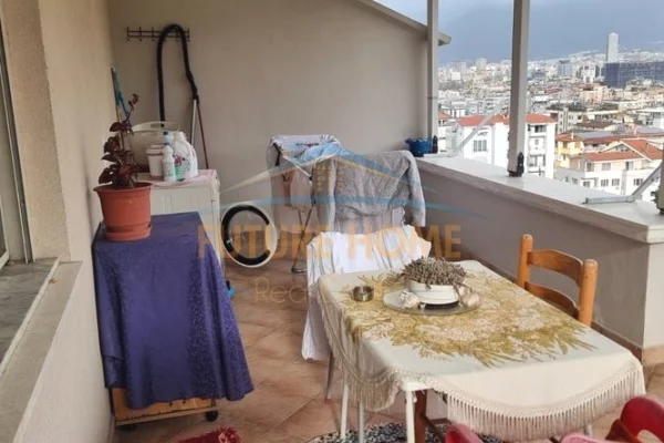 Appartamento in vendita a Tirana 2+1, Arredato