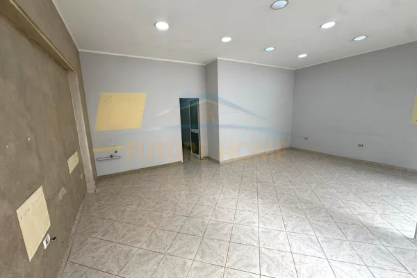 Ambient biznesi me qera 3+1 ne Tirane - 300 Euro