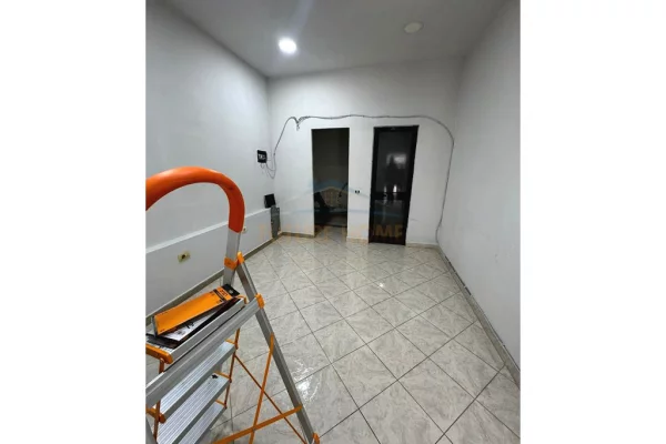 Ambient biznesi me qera 3+1 ne Tirane - 300 Euro