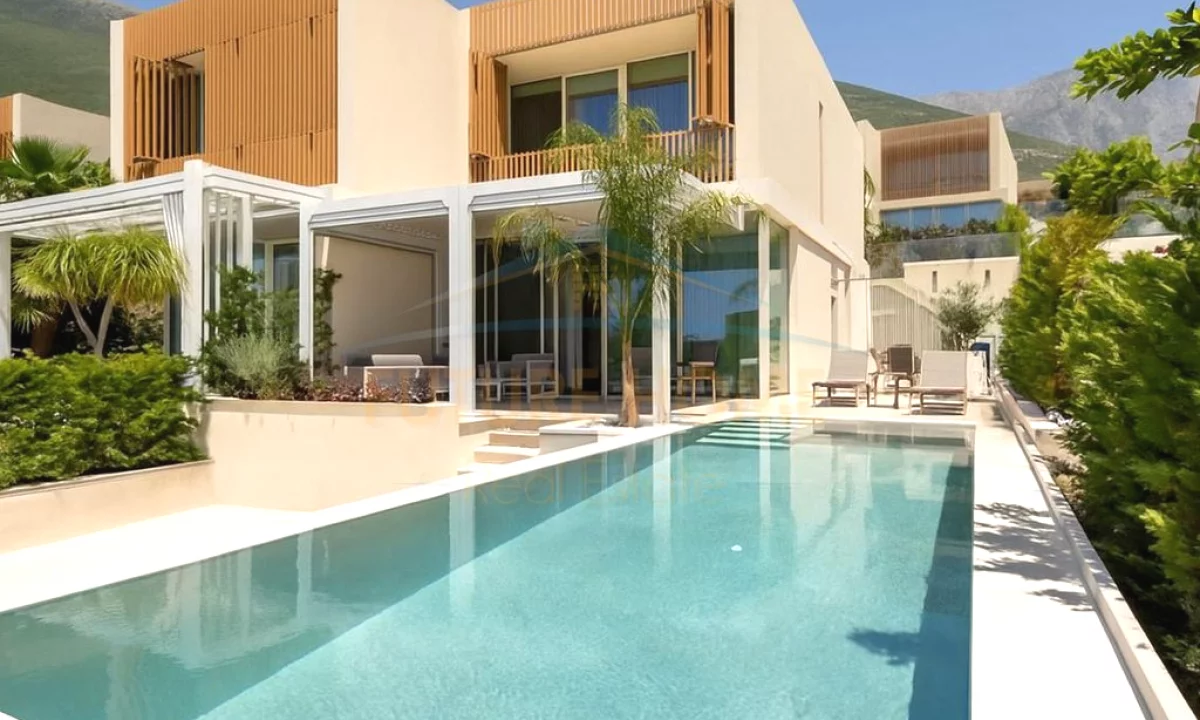 Shtepi ne shitje Vila Luksoze ne Himare, 3+1, Mobilimi E mobiluar, Pagesa 1,000,005  Euro.