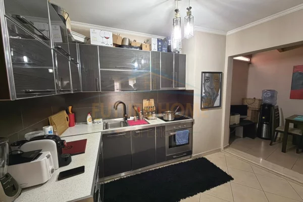 Appartamento in vendita a Tirana 1+1, Arredato