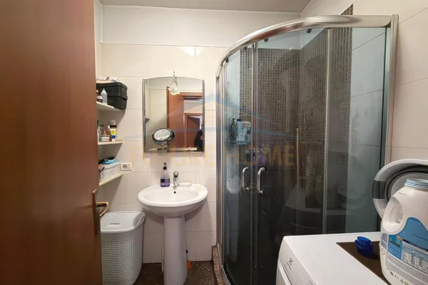 Appartamento in vendita a Tirana 1+1, Arredato