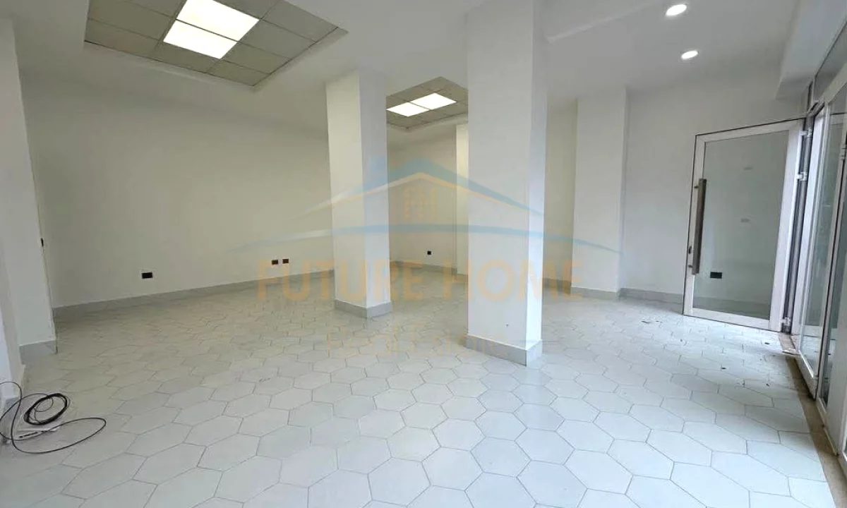 Qera, Ambient Biznesi , Unaza e Re