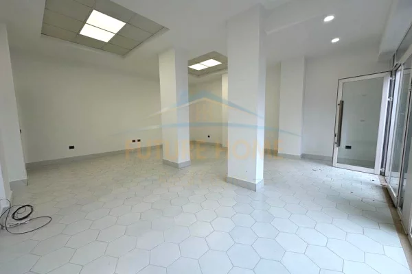 Qera, Ambient Biznesi , Unaza e Re