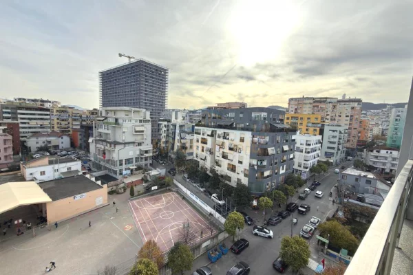 Appartamento in vendita a Tirana 2+1, Arredato