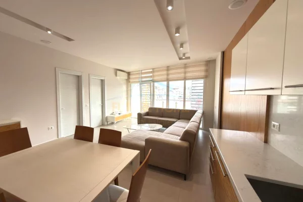 Appartamento in vendita a Tirana 2+1, Arredato