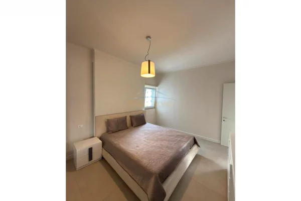 Shtepi me qera Apartament ne Tirane, 2+1, Mobilimi E mobiluar, Pagesa 620  Euro.