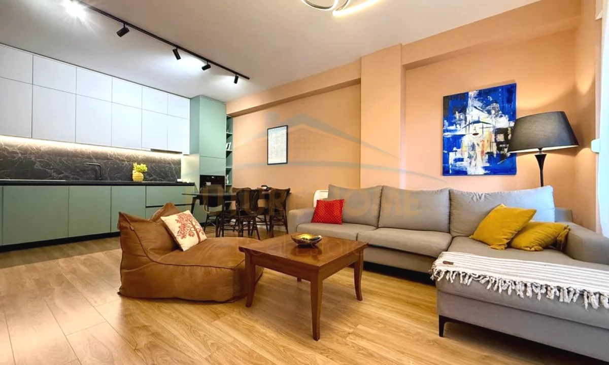 Shtepi ne shitje Apartament ne Tirane, 2+1, Mobilimi E mobiluar, Pagesa 310,000  Euro.