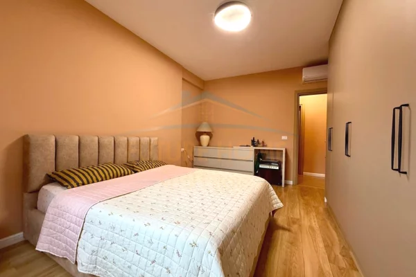 Shtepi ne shitje Apartament ne Tirane, 2+1, Mobilimi E mobiluar, Pagesa 310,000  Euro.