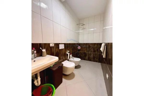 Shtepi ne shitje Apartament ne Tirane, 2+1, Mobilimi E mobiluar, Pagesa 310,000  Euro.