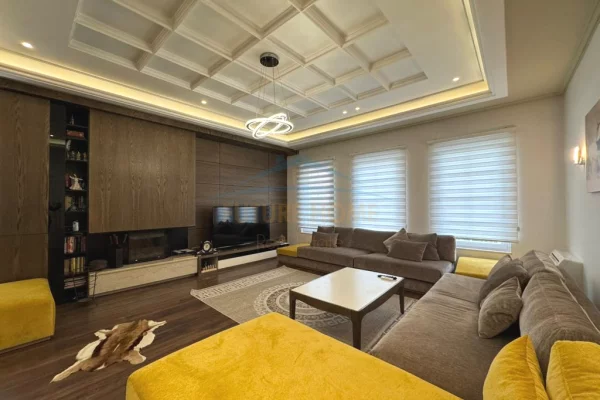Casa privata/Indipendente in vendita a Tirana 3+1, Arredato