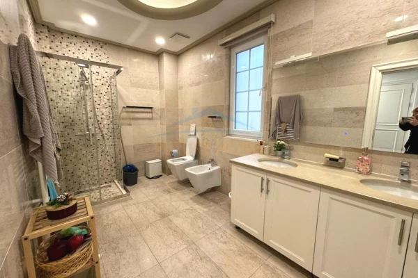 Casa privata/Indipendente in vendita a Tirana 3+1, Arredato