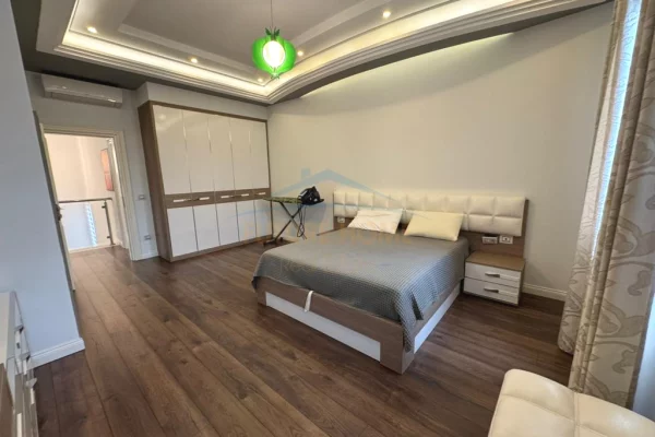 Casa privata/Indipendente in vendita a Tirana 3+1, Arredato