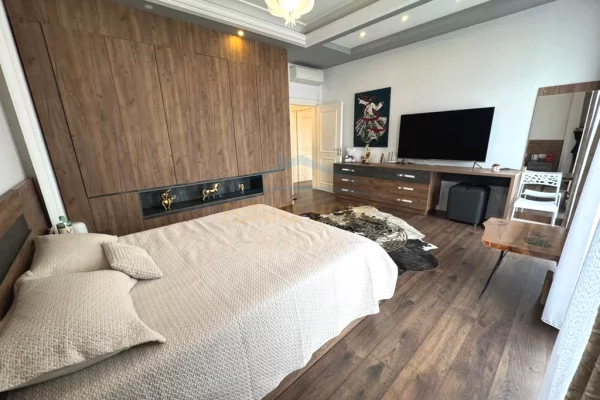 Casa privata/Indipendente in vendita a Tirana 3+1, Arredato