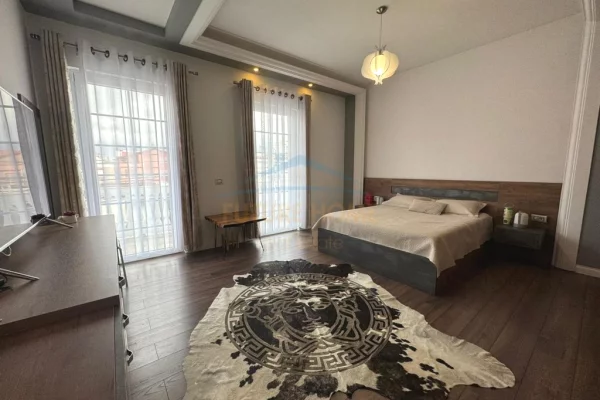 Casa privata/Indipendente in vendita a Tirana 3+1, Arredato