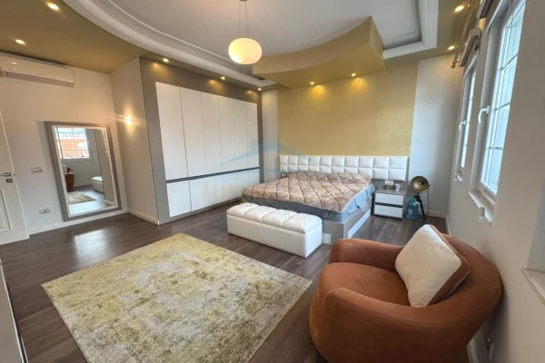 Casa privata/Indipendente in vendita a Tirana 3+1, Arredato