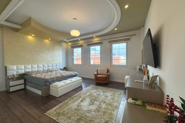 Casa privata/Indipendente in vendita a Tirana 3+1, Arredato