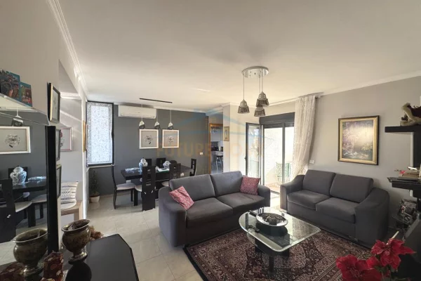 Appartamento in vendita a Tirana 3+1, Arredato