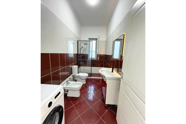 Shtepi ne shitje Apartament ne Tirane, 2+1, Mobilimi E mobiluar, Pagesa 169,000  Euro.