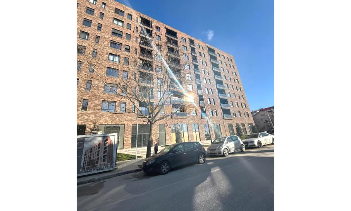 Qera, Ambient per Zyra , 5 Maji,Tirane