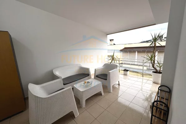 Appartamento in affitto a Tirana 2+1, Arredato