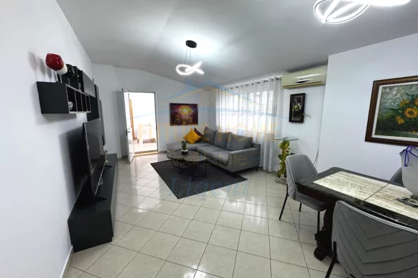 Appartamento in affitto a Tirana 2+1, Arredato