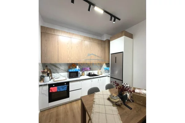 Appartamento in vendita a Tirana 1+1, Arredato