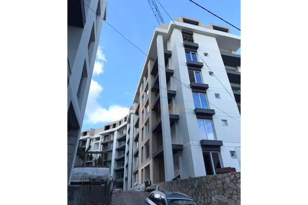 Appartamento in vendita a Tirana 2+1, Vuoto