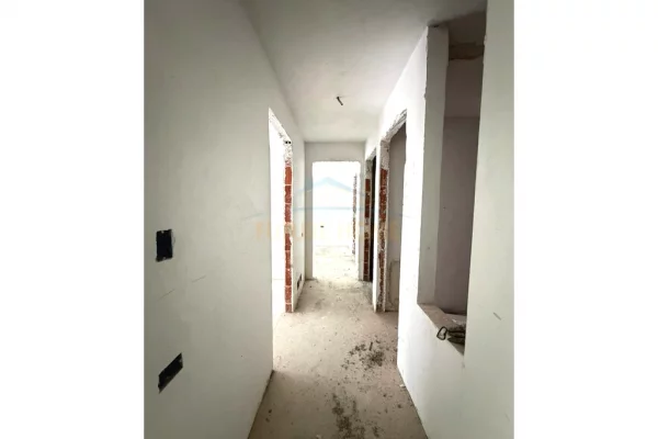 Appartamento in vendita a Tirana 2+1, Vuoto