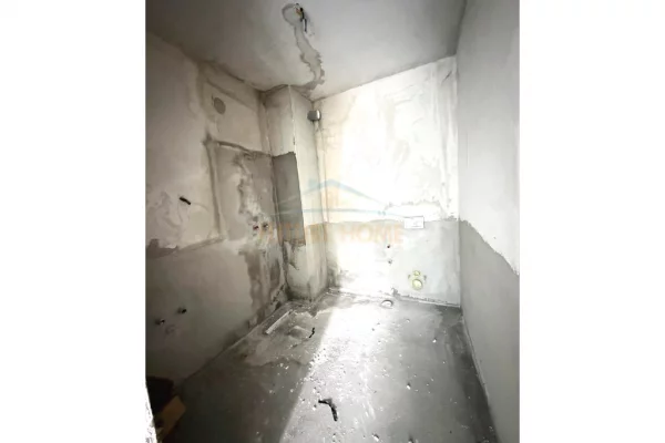 Appartamento in vendita a Tirana 2+1, Vuoto