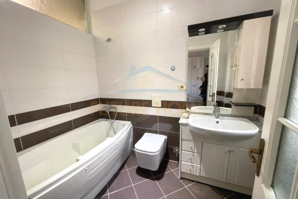 Shtepi me qera Apartament ne Tirane, 2+1, Mobilimi E mobiluar, Pagesa 600  Euro.