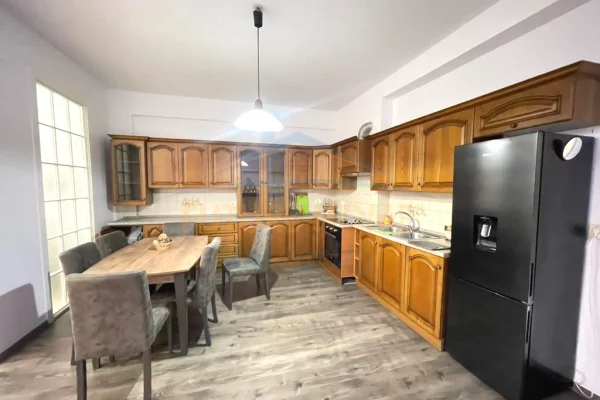 Shtepi me qera Apartament ne Tirane, 2+1, Mobilimi E mobiluar, Pagesa 600  Euro.