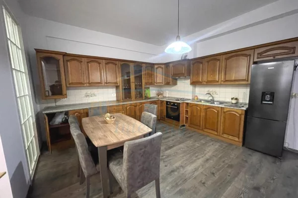 Shtepi me qera Apartament ne Tirane, 2+1, Mobilimi E mobiluar, Pagesa 600  Euro.