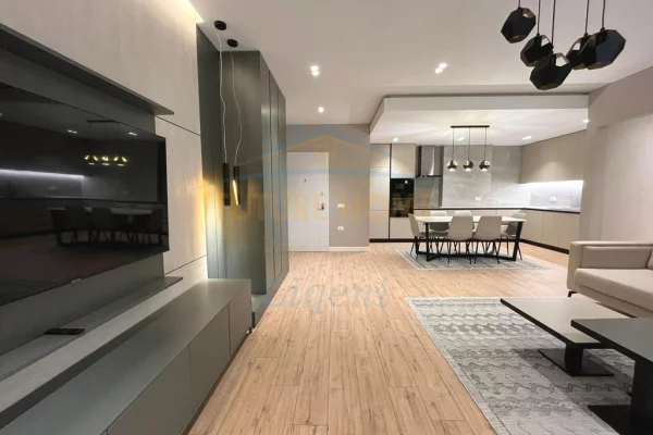 Appartamento in affitto a Tirana 2+1, Arredato