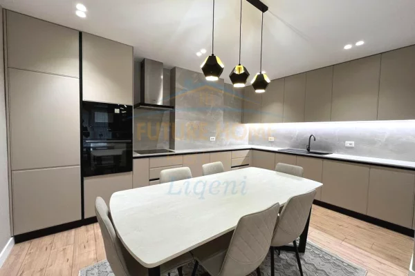 Appartamento in affitto a Tirana 2+1, Arredato