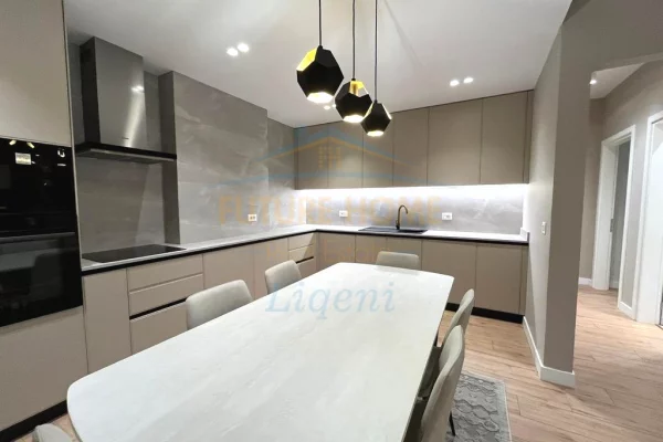 Appartamento in affitto a Tirana 2+1, Arredato