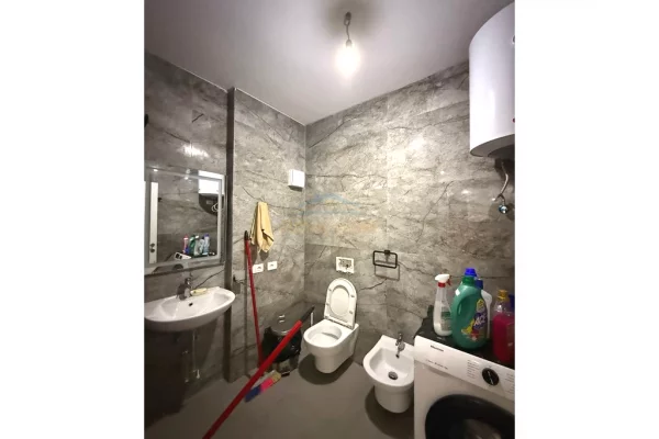 Shtepi me qera Apartament ne Tirane, 2+1, Mobilimi E mobiluar, Pagesa 500  Euro.