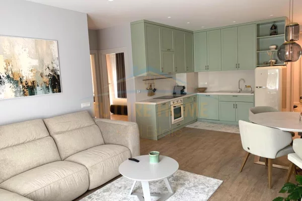 Appartamento in affitto a Tirana 2+1, Arredato