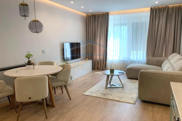 Appartamento in affitto a Tirana 2+1, Arredato