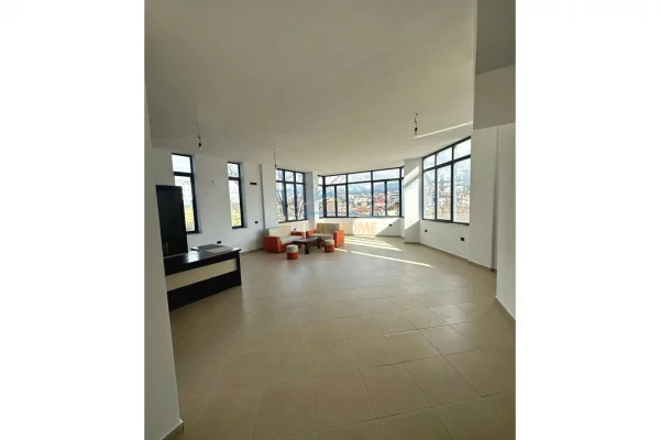 Ambient biznesi me qera 1+1 ne Tirane - 450 Euro