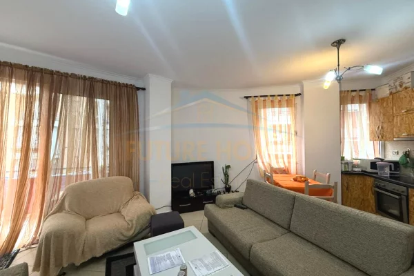 Appartamento in affitto a Tirana 2+1, Arredato