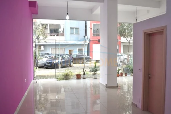 Qera, Ambient Biznesi , Unaza e Re