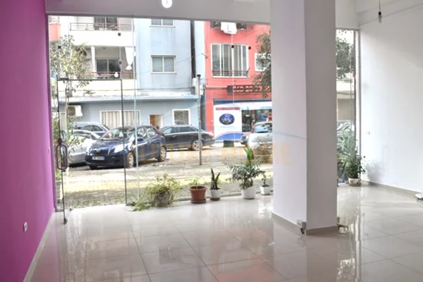 Qera, Ambient Biznesi , Unaza e Re