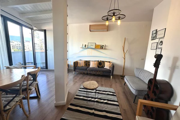 Appartamento in vendita a Tirana 2+1, Arredato