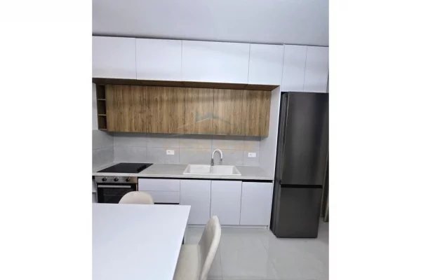 Shtepi me qera Apartament ne Tirane, 2+1, Mobilimi Bosh, pa mobiluar, Pagesa 550  Euro.