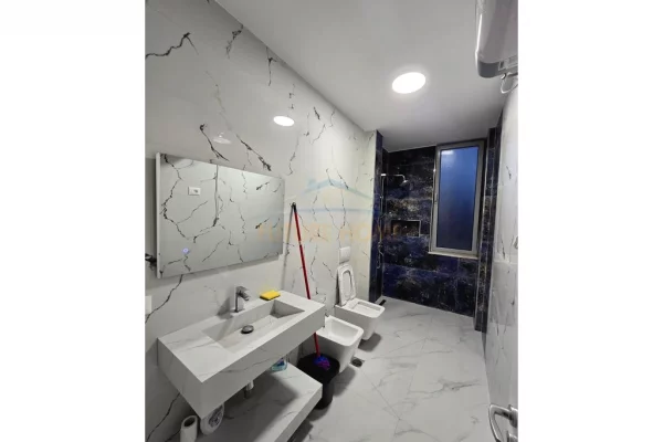 Shtepi me qera Apartament ne Tirane, 2+1, Mobilimi Bosh, pa mobiluar, Pagesa 550  Euro.