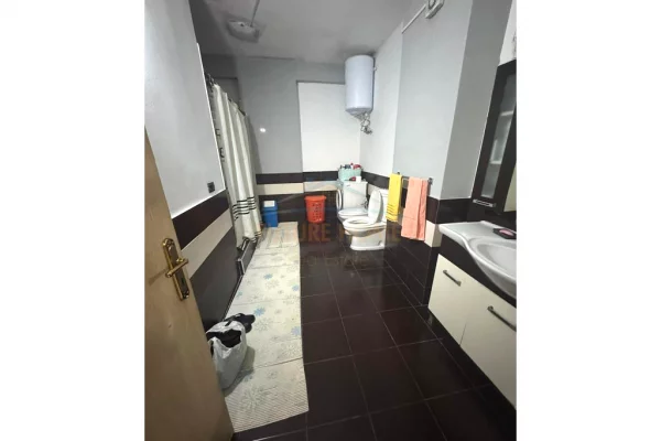 Shtepi ne shitje Apartament ne Tirane, 2+1, Mobilimi E mobiluar, Pagesa 200,000  Euro.