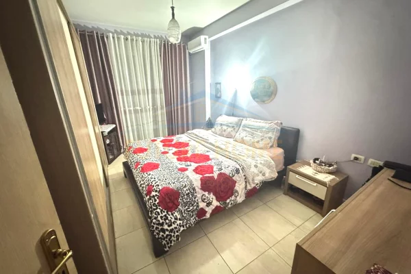 Shtepi ne shitje Apartament ne Tirane, 2+1, Mobilimi E mobiluar, Pagesa 200,000  Euro.