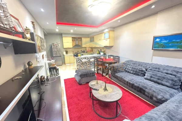 Shtepi ne shitje Apartament ne Tirane, 2+1, Mobilimi E mobiluar, Pagesa 200,000  Euro.