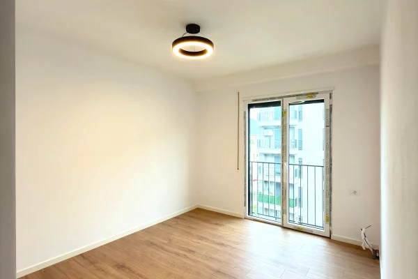 Shtepi ne shitje Apartament ne Tirane, 2+1, Mobilimi E mobiluar, Pagesa 148,999  Euro.